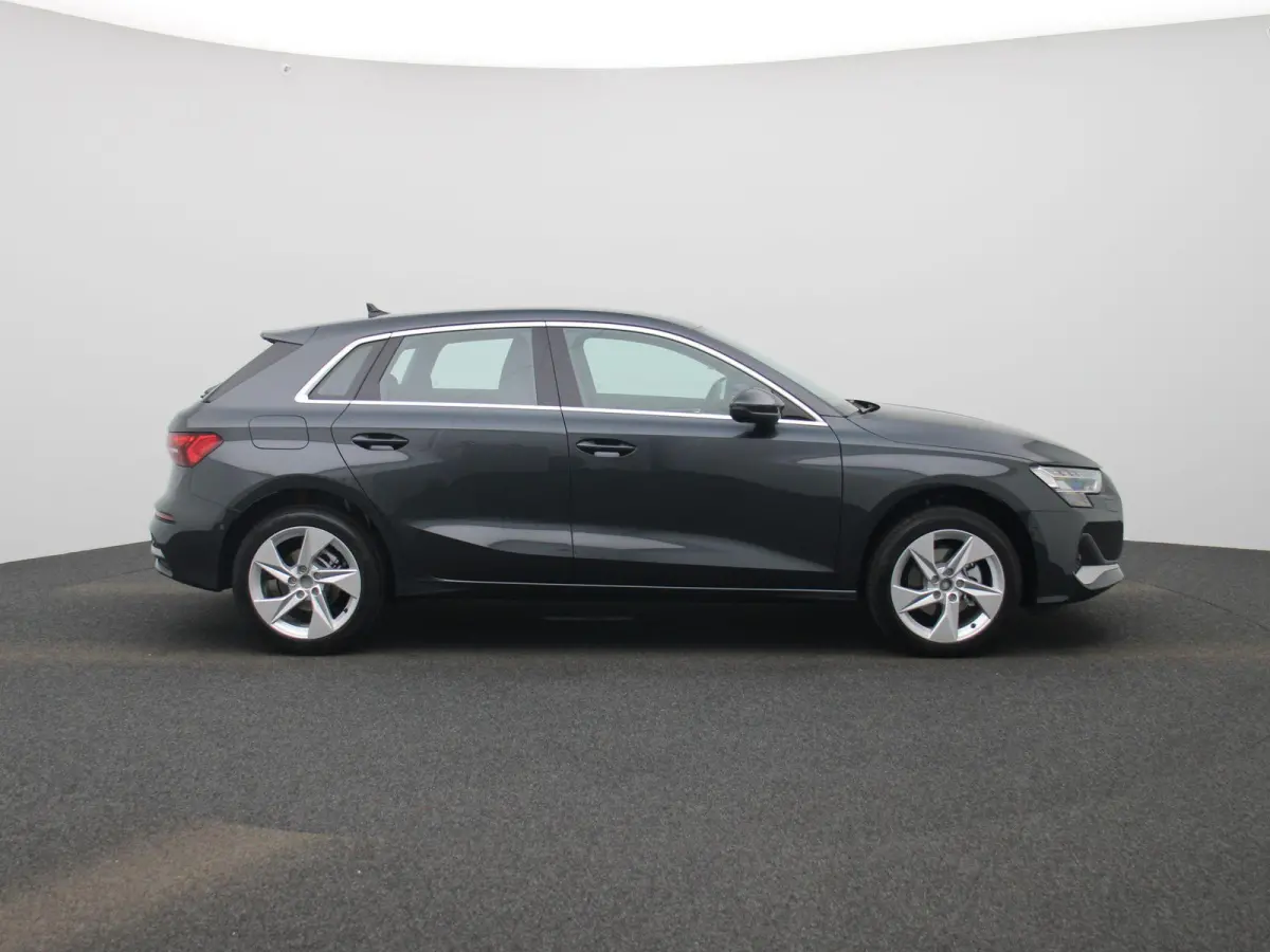 30 TFSI Advanced edition Navigatie | 17" Lm Velgen | Parkeersensoren achter | Apple Carplay