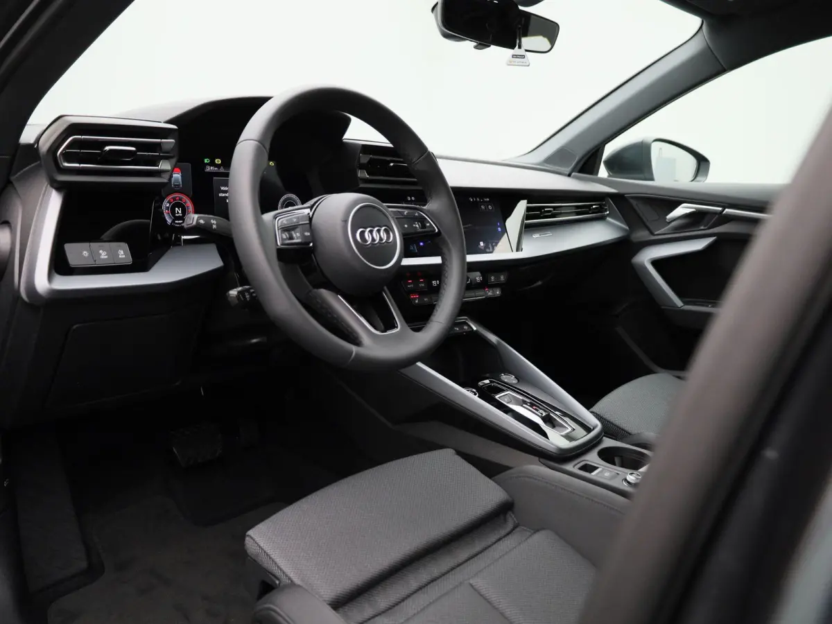 30 TFSI Advanced edition Navigatie | 17" Lm Velgen | Parkeersensoren achter | Apple Carplay