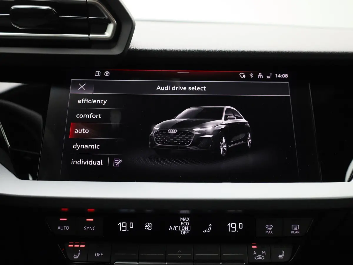 30 TFSI Advanced edition Navigatie | 17" Lm Velgen | Parkeersensoren achter | Apple Carplay