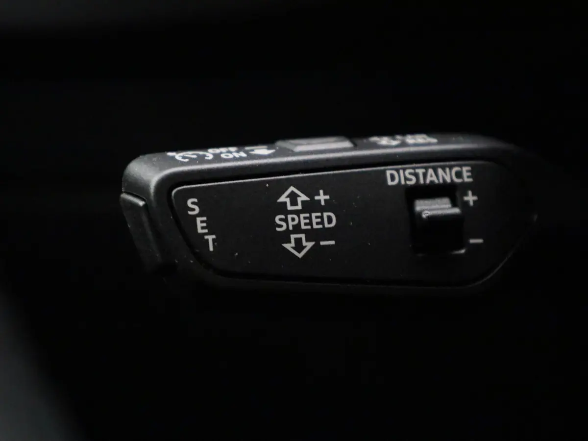 30 TFSI Advanced edition Navigatie | 17" Lm Velgen | Parkeersensoren achter | Apple Carplay
