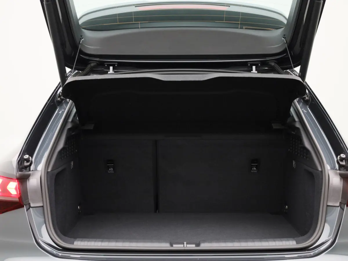 30 TFSI Advanced edition Navigatie | 17" Lm Velgen | Parkeersensoren achter | Apple Carplay