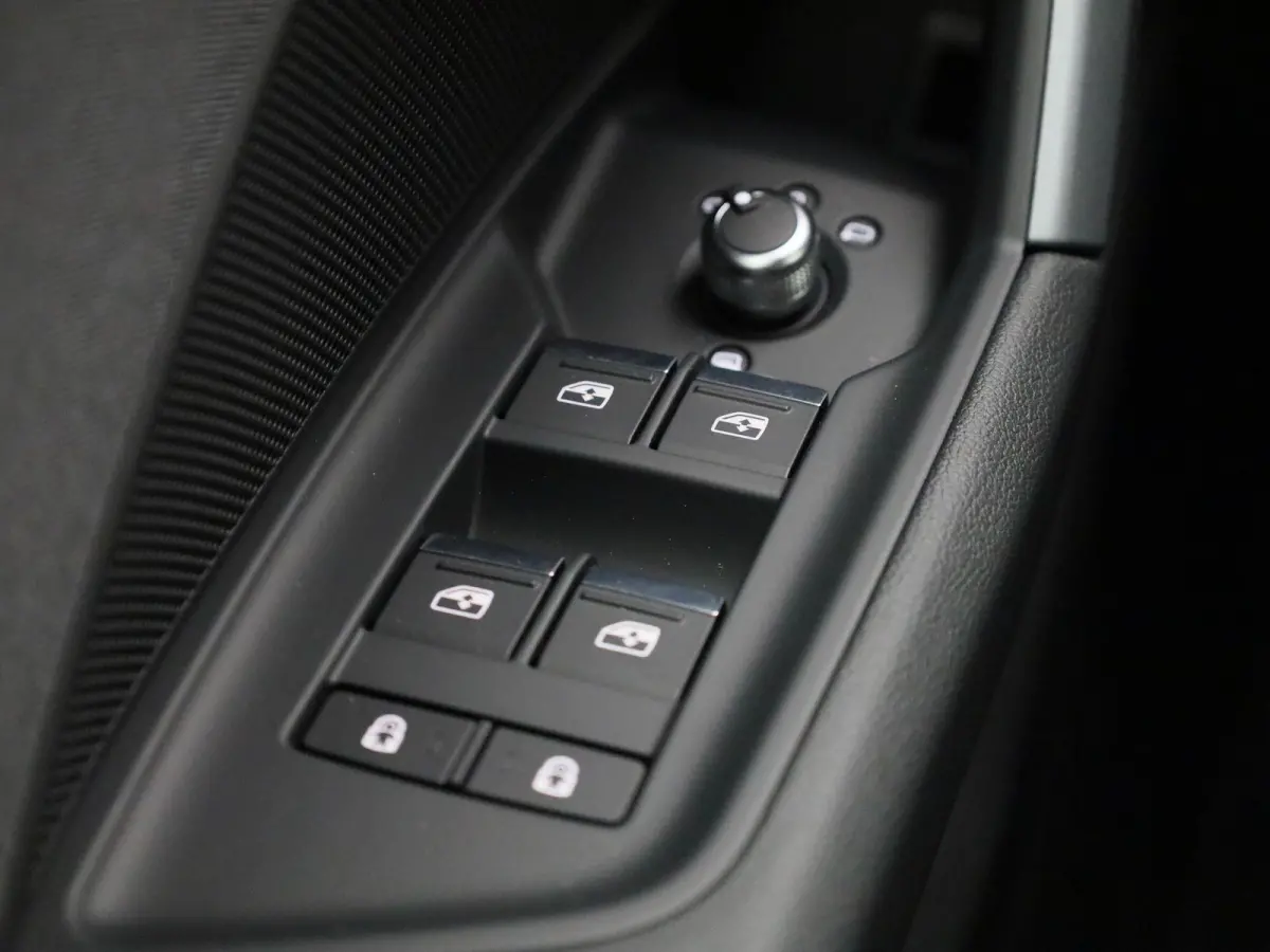 30 TFSI Advanced edition Navigatie | 17" Lm Velgen | Parkeersensoren achter | Apple Carplay