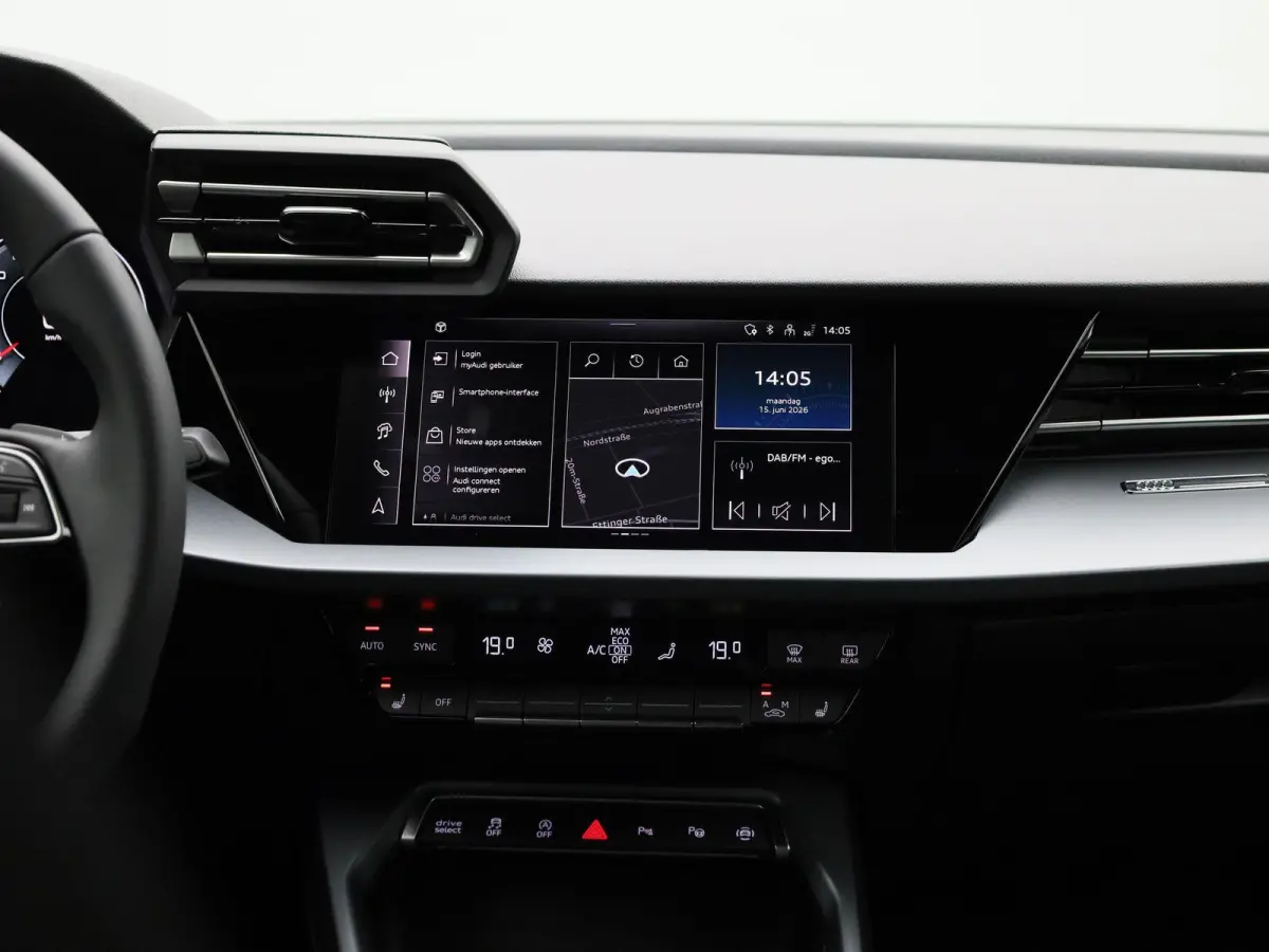 30 TFSI Advanced edition Navigatie | 17" Lm Velgen | Parkeersensoren achter | Apple Carplay