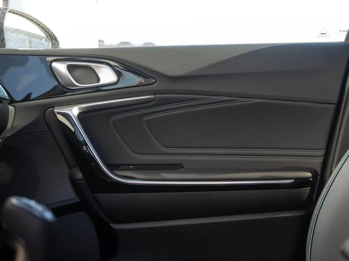 1.0 T-GDi MHEV Design Edition | Dode Hoek | Stoel & stuur-verwarming | JBL | PDC voor & achter