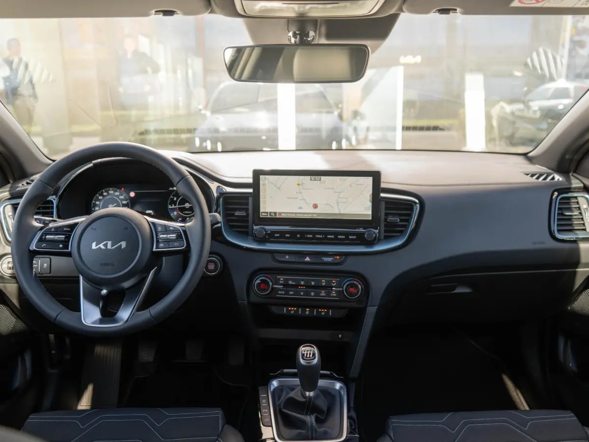 1.0 T-GDi MHEV Design Edition | Dode Hoek | Stoel & stuur-verwarming | JBL | PDC voor & achter