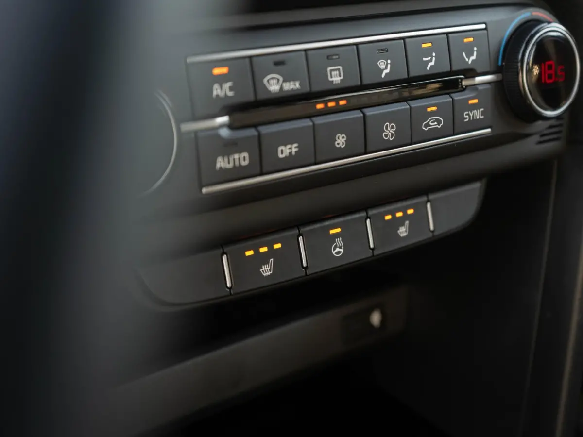 1.0 T-GDi MHEV Design Edition | Dode Hoek | Stoel & stuur-verwarming | JBL | PDC voor & achter