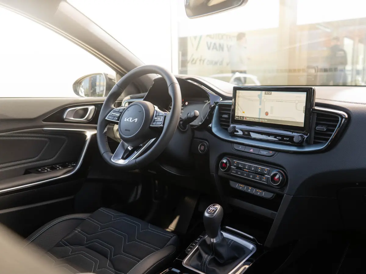 1.0 T-GDi MHEV Design Edition | Dode Hoek | Stoel & stuur-verwarming | JBL | PDC voor & achter