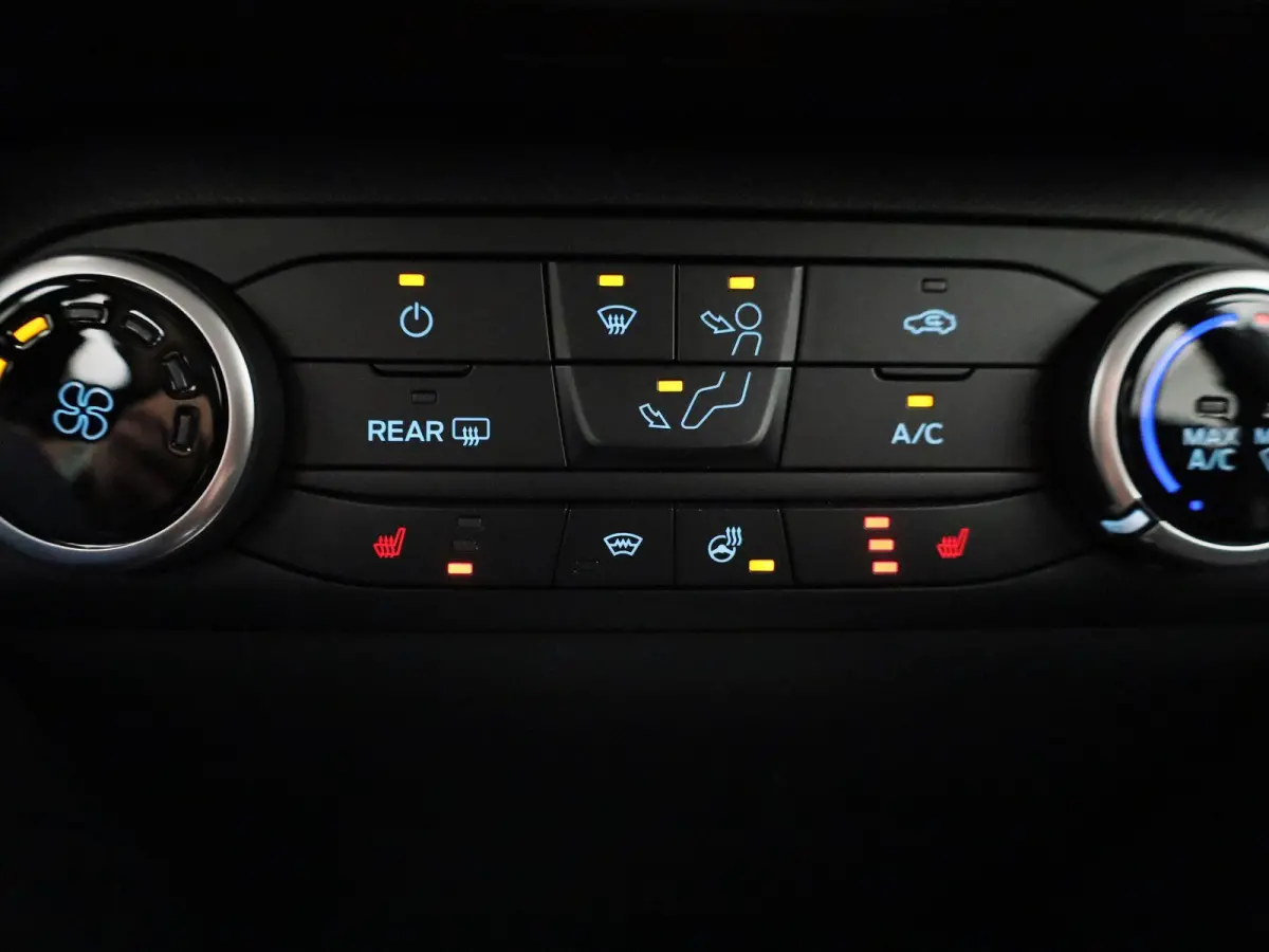 1.0i EcoBoost 70kW Connected | Trekhaak | Dealer Onderhouden | Stoel- & Stuurverwarming | Airco |