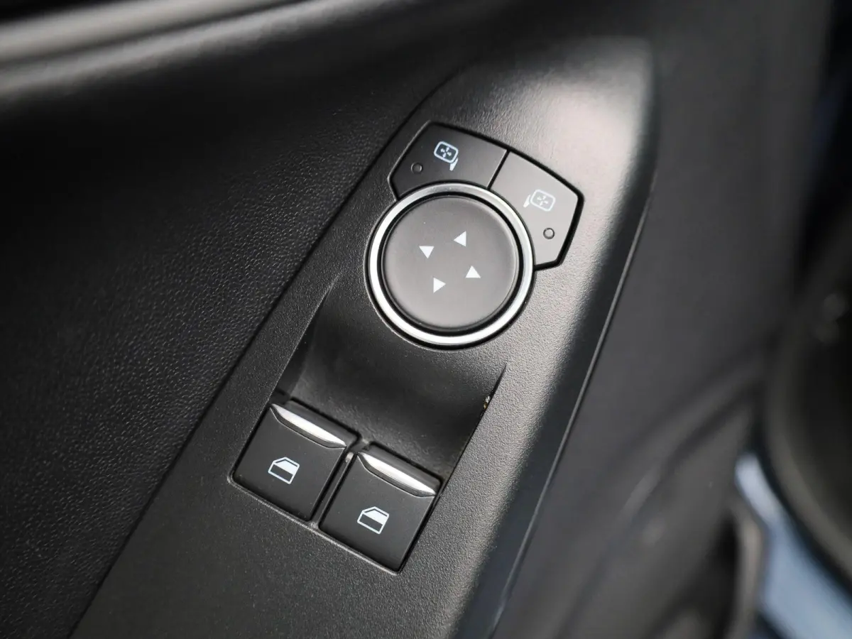 1.0i EcoBoost 70kW Connected | Trekhaak | Dealer Onderhouden | Stoel- & Stuurverwarming | Airco |