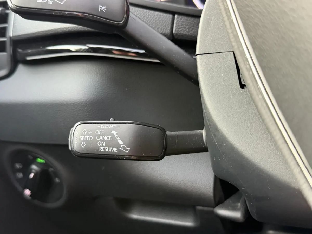 1.5 TSI ACT Sportline Business Automaat Panoramadak | Trekhaak uitklapbaar | Adaptieve cruise control | Stoelverwarming | Climate control | LED verlichting | Canton audio | Apple CarPlay/And