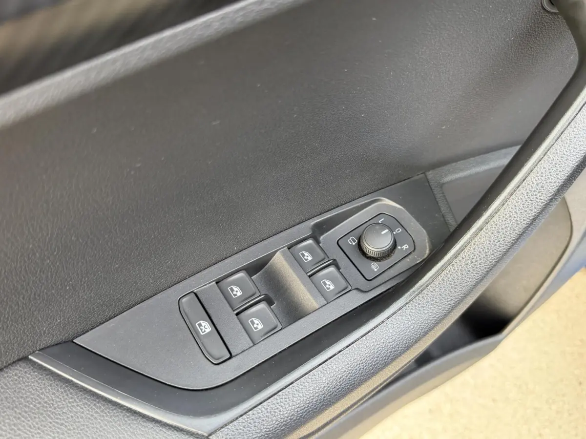1.5 TSI ACT Sportline Business Automaat Panoramadak | Trekhaak uitklapbaar | Adaptieve cruise control | Stoelverwarming | Climate control | LED verlichting | Canton audio | Apple CarPlay/And