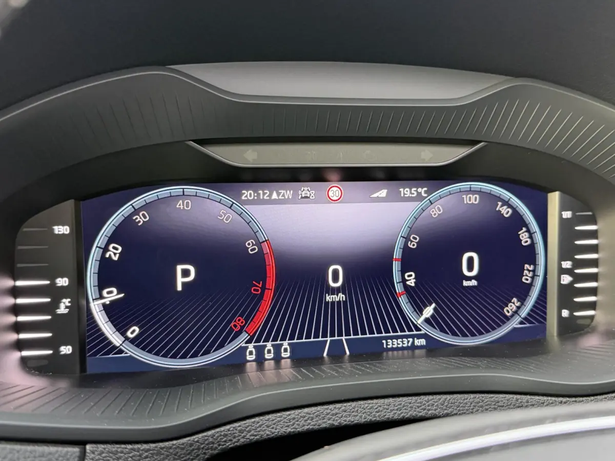 1.5 TSI ACT Sportline Business Automaat Panoramadak | Trekhaak uitklapbaar | Adaptieve cruise control | Stoelverwarming | Climate control | LED verlichting | Canton audio | Apple CarPlay/And