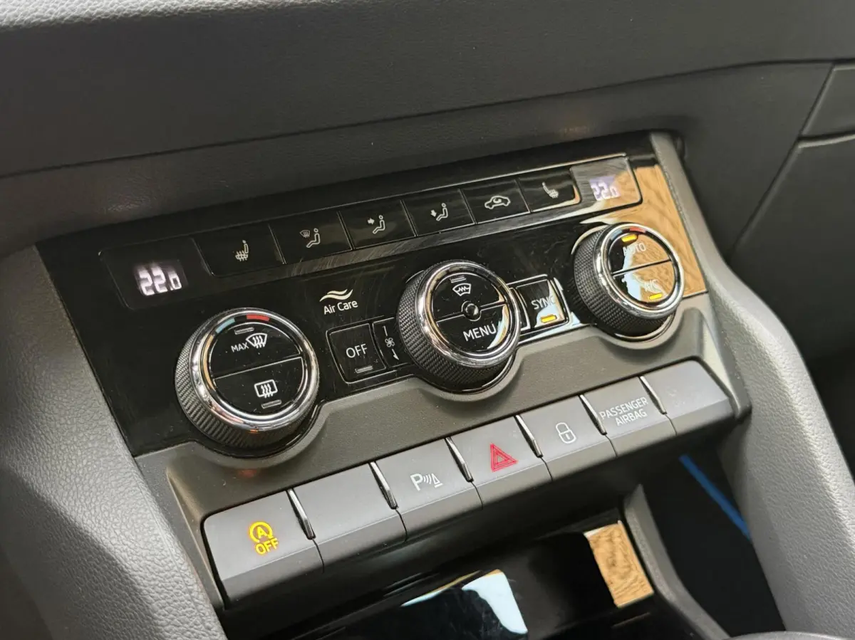 1.5 TSI ACT Sportline Business Automaat Panoramadak | Trekhaak uitklapbaar | Adaptieve cruise control | Stoelverwarming | Climate control | LED verlichting | Canton audio | Apple CarPlay/And