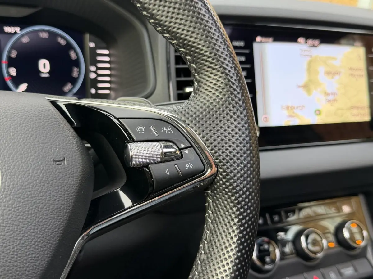 1.5 TSI ACT Sportline Business Automaat Panoramadak | Trekhaak uitklapbaar | Adaptieve cruise control | Stoelverwarming | Climate control | LED verlichting | Canton audio | Apple CarPlay/And