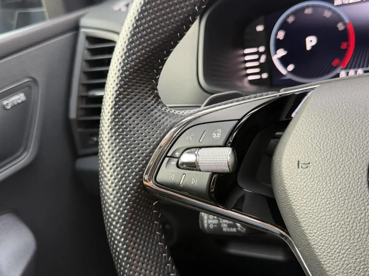 1.5 TSI ACT Sportline Business Automaat Panoramadak | Trekhaak uitklapbaar | Adaptieve cruise control | Stoelverwarming | Climate control | LED verlichting | Canton audio | Apple CarPlay/And