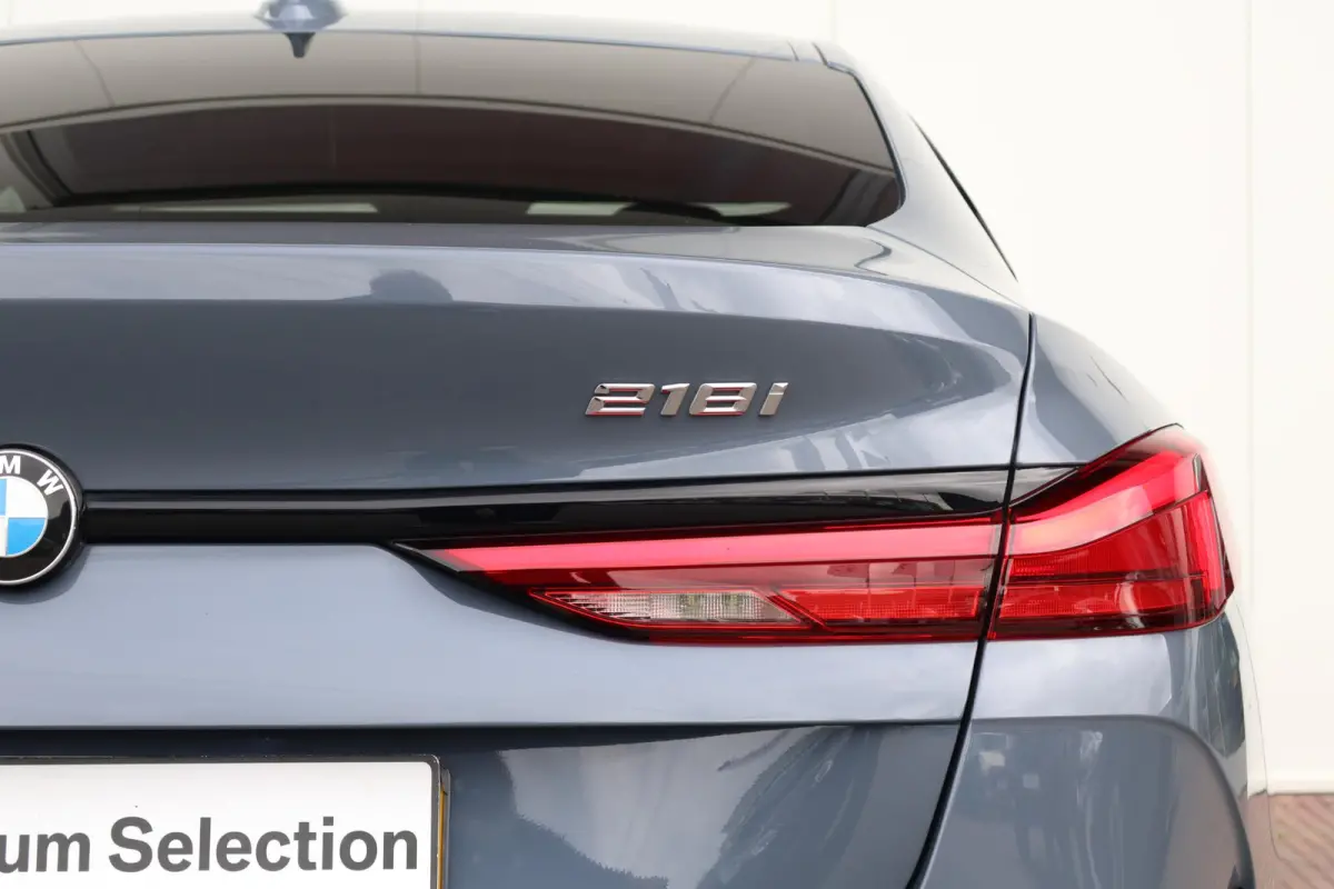 218i Business Edition | M-Sport Pakket | Hifi | PDC | 18'' LM | Pano Dak | Climate Control |
