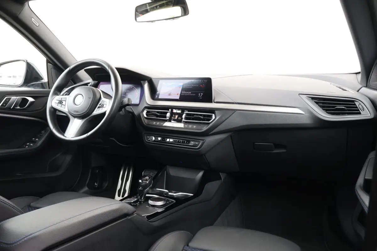 218i Business Edition | M-Sport Pakket | Hifi | PDC | 18'' LM | Pano Dak | Climate Control |