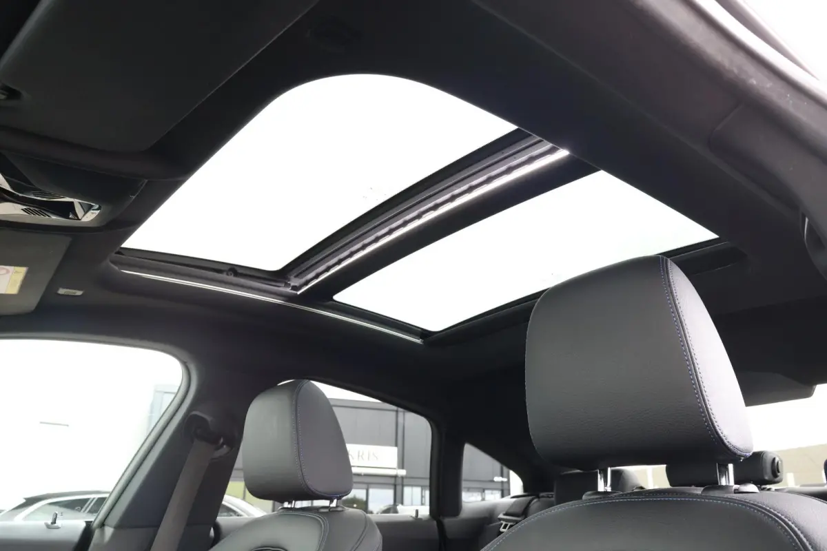 218i Business Edition | M-Sport Pakket | Hifi | PDC | 18'' LM | Pano Dak | Climate Control |
