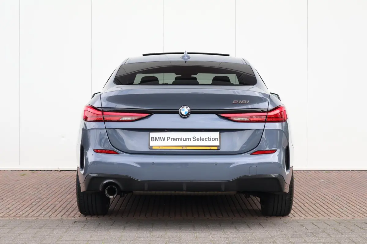 218i Business Edition | M-Sport Pakket | Hifi | PDC | 18'' LM | Pano Dak | Climate Control |