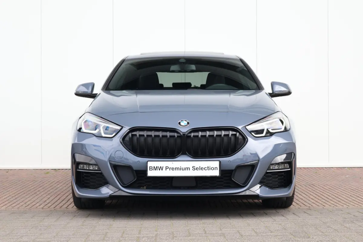 218i Business Edition | M-Sport Pakket | Hifi | PDC | 18'' LM | Pano Dak | Climate Control |