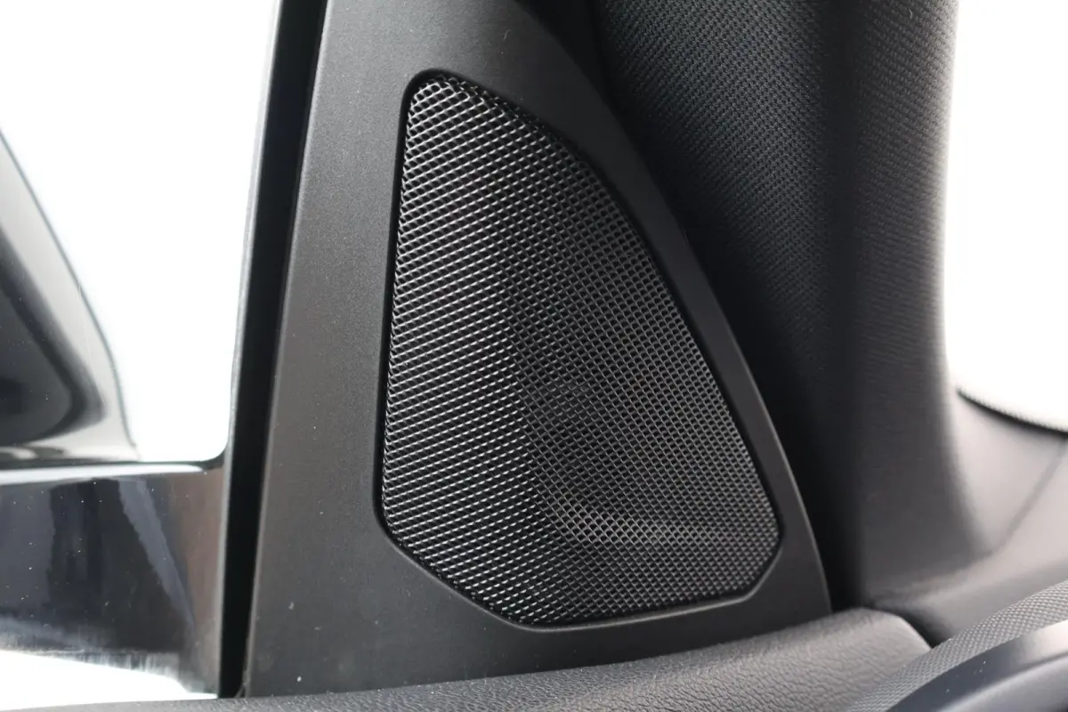 218i Business Edition | M-Sport Pakket | Hifi | PDC | 18'' LM | Pano Dak | Climate Control |