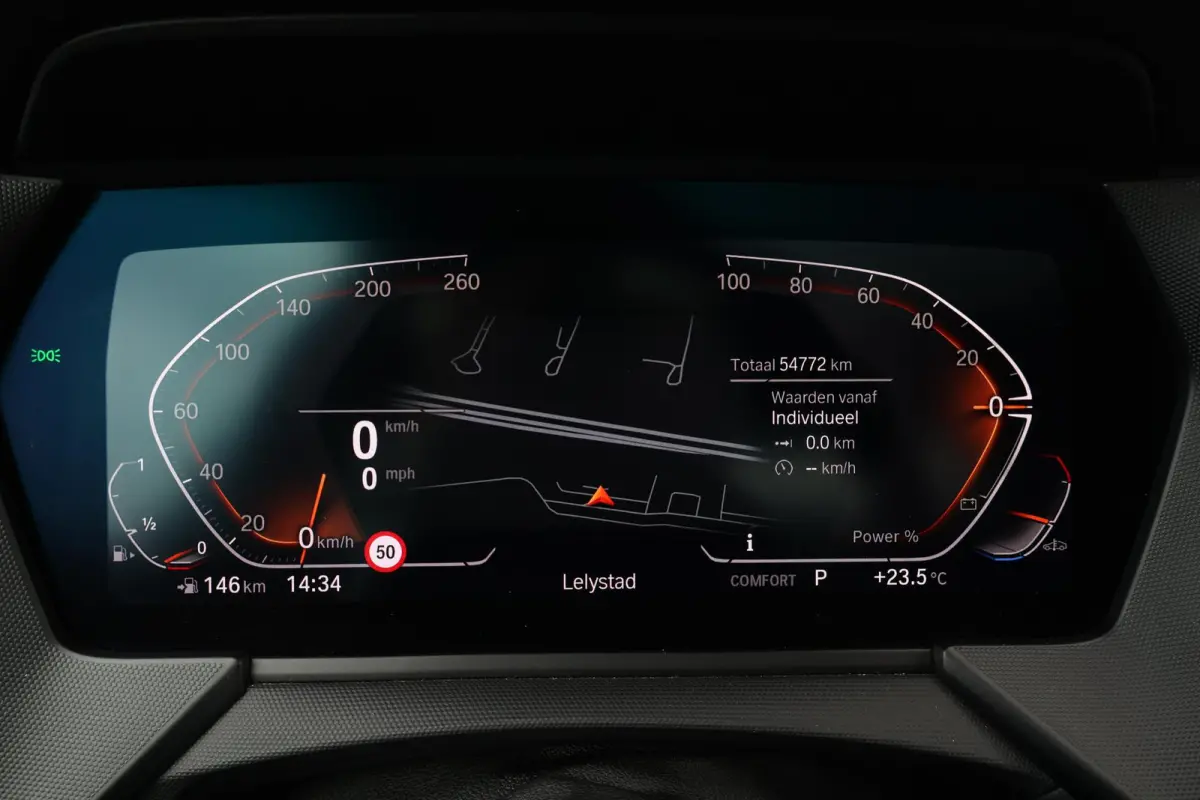 218i Business Edition | M-Sport Pakket | Hifi | PDC | 18'' LM | Pano Dak | Climate Control |