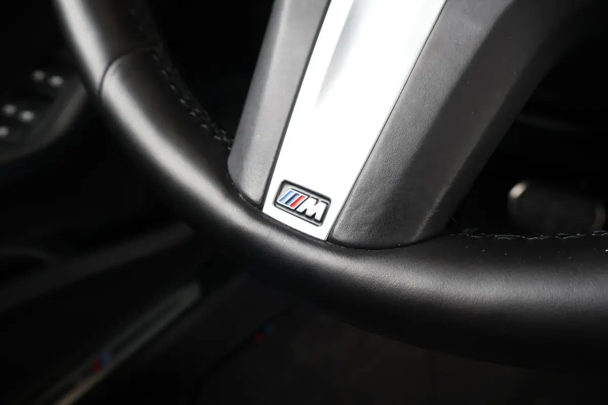 218i Business Edition | M-Sport Pakket | Hifi | PDC | 18'' LM | Pano Dak | Climate Control |