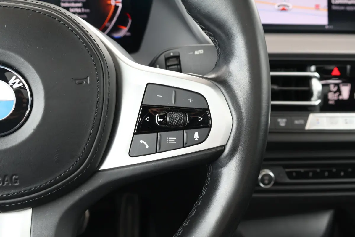 218i Business Edition | M-Sport Pakket | Hifi | PDC | 18'' LM | Pano Dak | Climate Control |