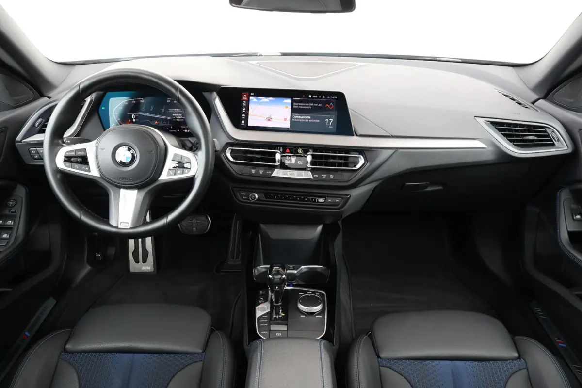 218i Business Edition | M-Sport Pakket | Hifi | PDC | 18'' LM | Pano Dak | Climate Control |