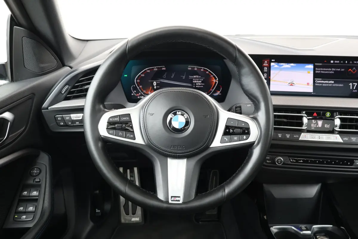218i Business Edition | M-Sport Pakket | Hifi | PDC | 18'' LM | Pano Dak | Climate Control |