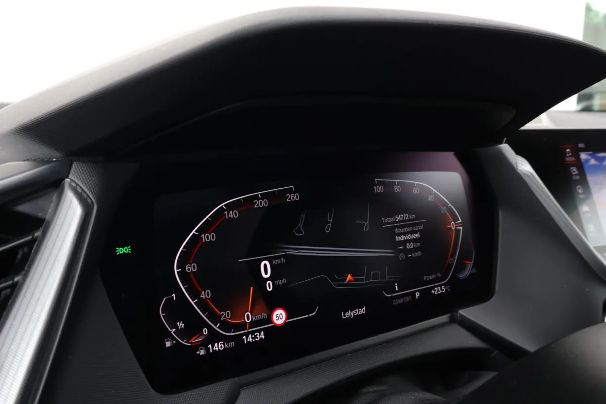 218i Business Edition | M-Sport Pakket | Hifi | PDC | 18'' LM | Pano Dak | Climate Control |