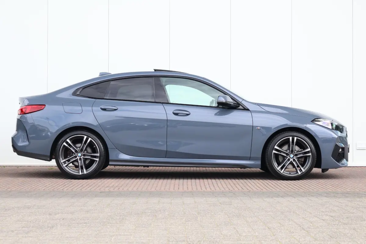 218i Business Edition | M-Sport Pakket | Hifi | PDC | 18'' LM | Pano Dak | Climate Control |