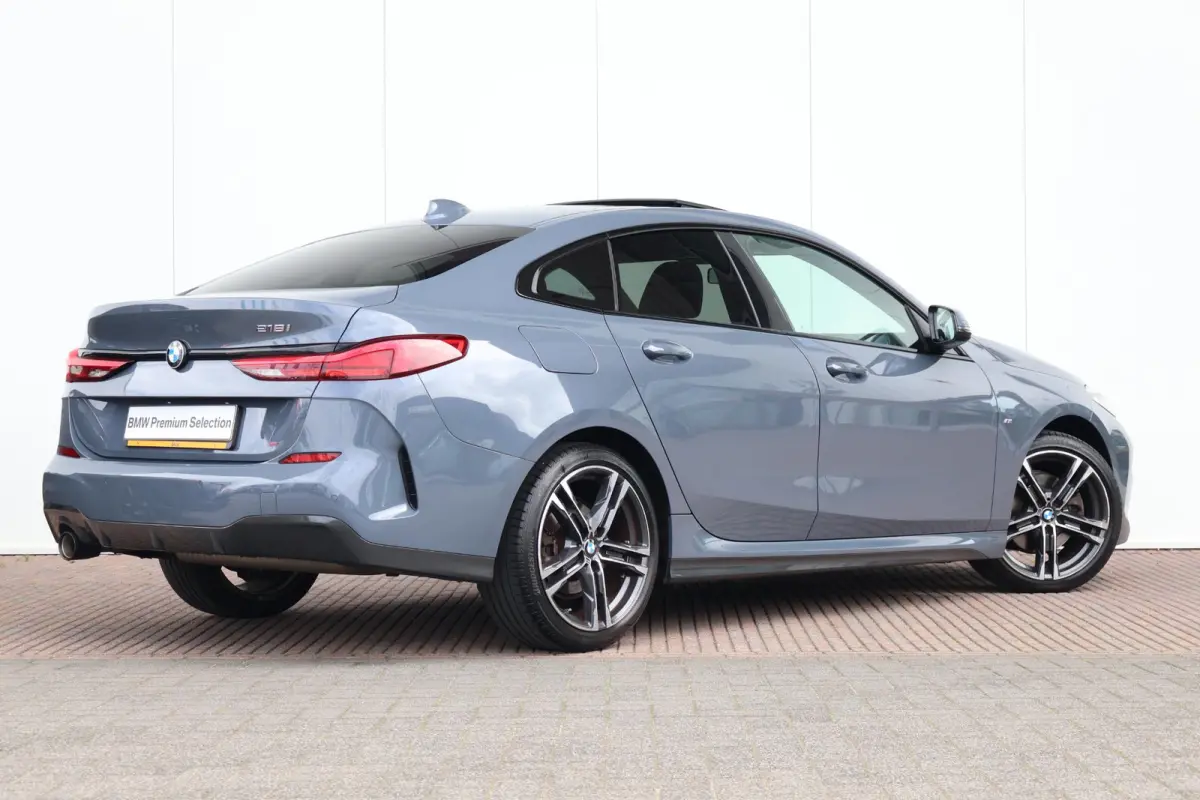 218i Business Edition | M-Sport Pakket | Hifi | PDC | 18'' LM | Pano Dak | Climate Control |