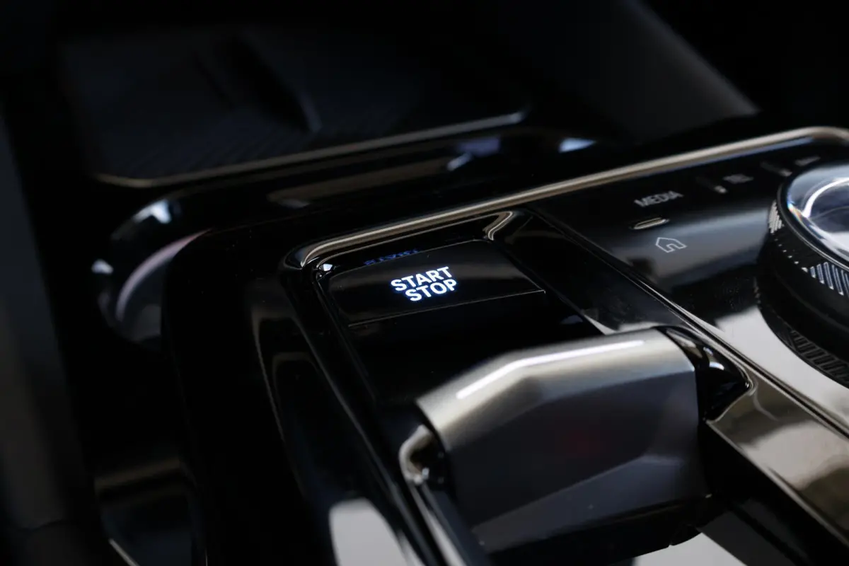 eDrive40 84 kWh | Soh 97% | M-Sport Pakket | Pano Dak | Trekhaak | Harman Kardon | Driving Assistant Plus | Verwarmde Voorstoelen |