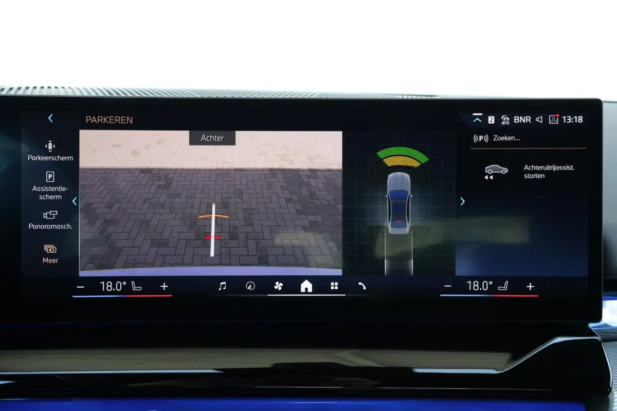 eDrive40 84 kWh | Soh 97% | M-Sport Pakket | Pano Dak | Trekhaak | Harman Kardon | Driving Assistant Plus | Verwarmde Voorstoelen |