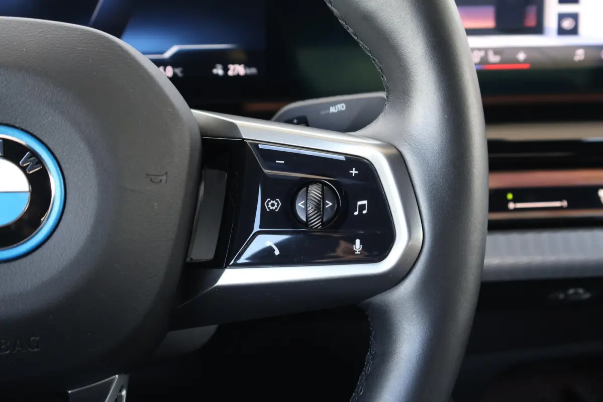 eDrive40 84 kWh | Soh 97% | M-Sport Pakket | Pano Dak | Trekhaak | Harman Kardon | Driving Assistant Plus | Verwarmde Voorstoelen |