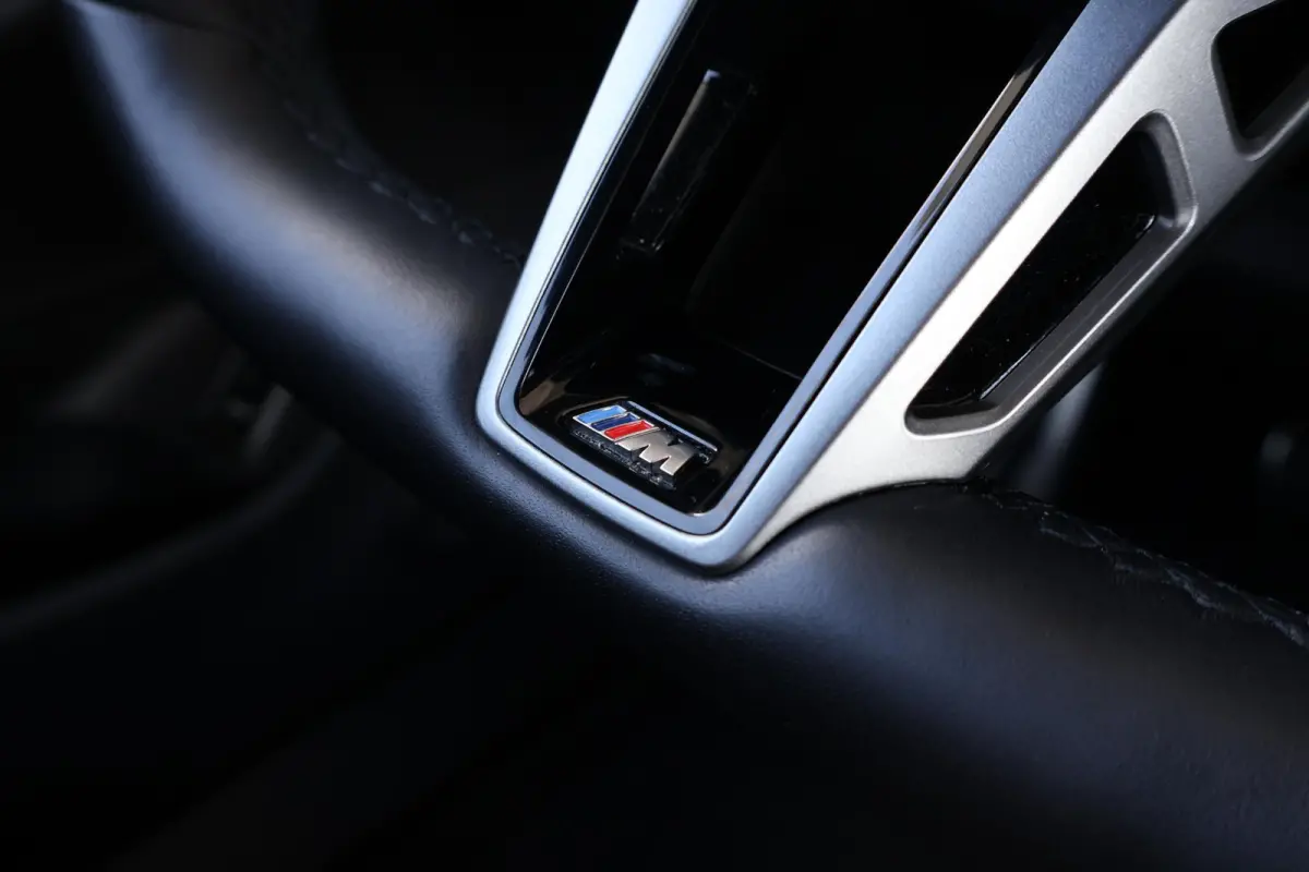 eDrive40 84 kWh | Soh 97% | M-Sport Pakket | Pano Dak | Trekhaak | Harman Kardon | Driving Assistant Plus | Verwarmde Voorstoelen |