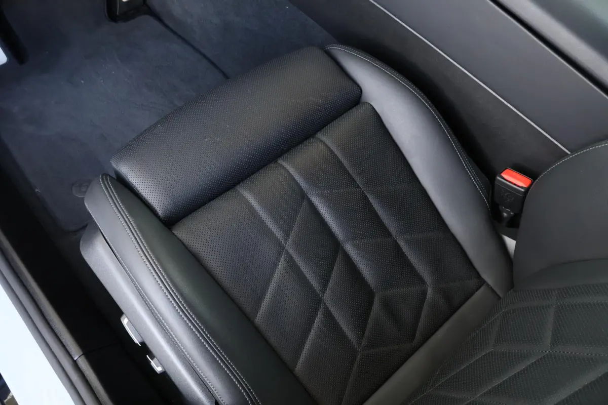 eDrive40 84 kWh | Soh 97% | M-Sport Pakket | Pano Dak | Trekhaak | Harman Kardon | Driving Assistant Plus | Verwarmde Voorstoelen |
