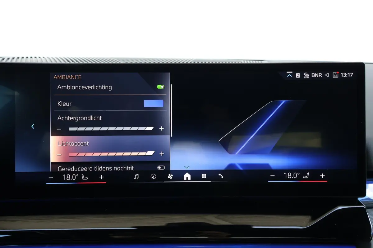 eDrive40 84 kWh | Soh 97% | M-Sport Pakket | Pano Dak | Trekhaak | Harman Kardon | Driving Assistant Plus | Verwarmde Voorstoelen |