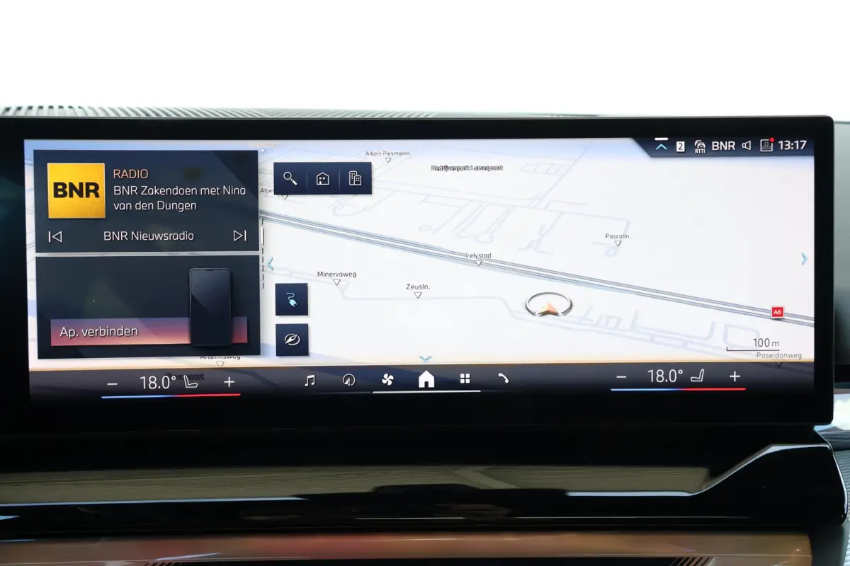 eDrive40 84 kWh | Soh 97% | M-Sport Pakket | Pano Dak | Trekhaak | Harman Kardon | Driving Assistant Plus | Verwarmde Voorstoelen |