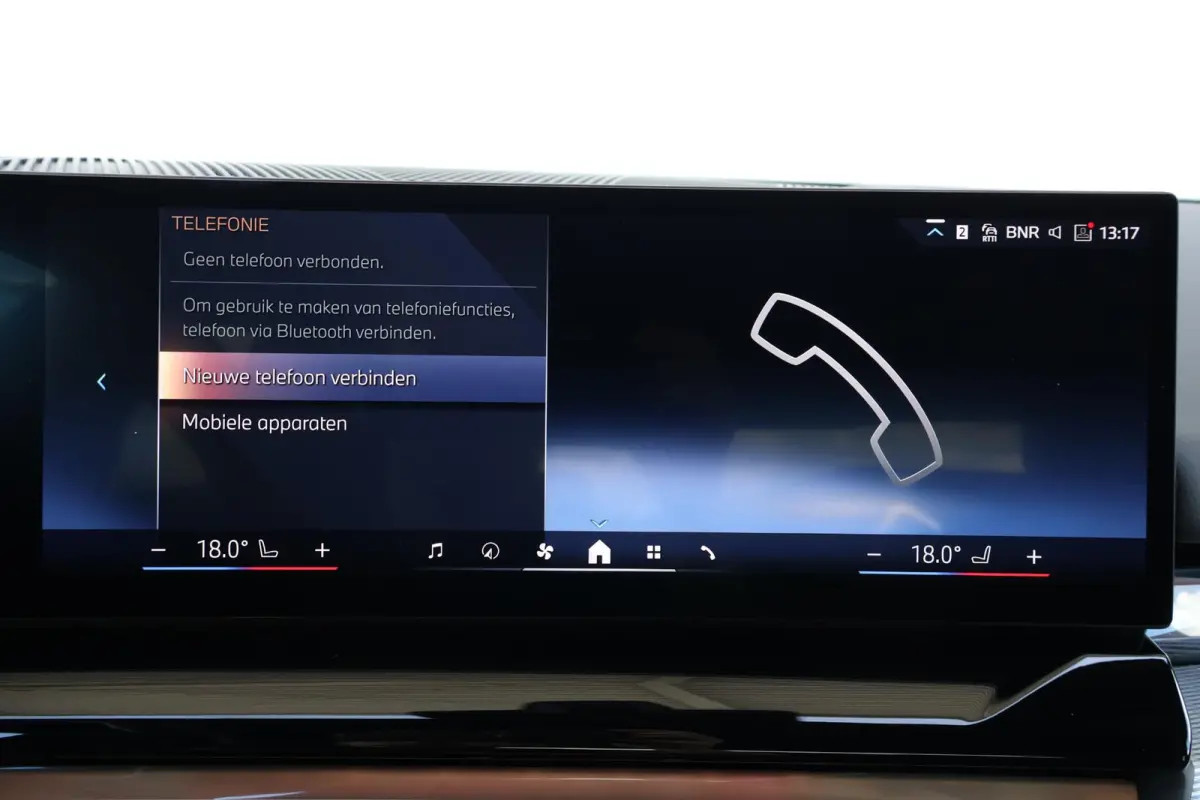 eDrive40 84 kWh | Soh 97% | M-Sport Pakket | Pano Dak | Trekhaak | Harman Kardon | Driving Assistant Plus | Verwarmde Voorstoelen |
