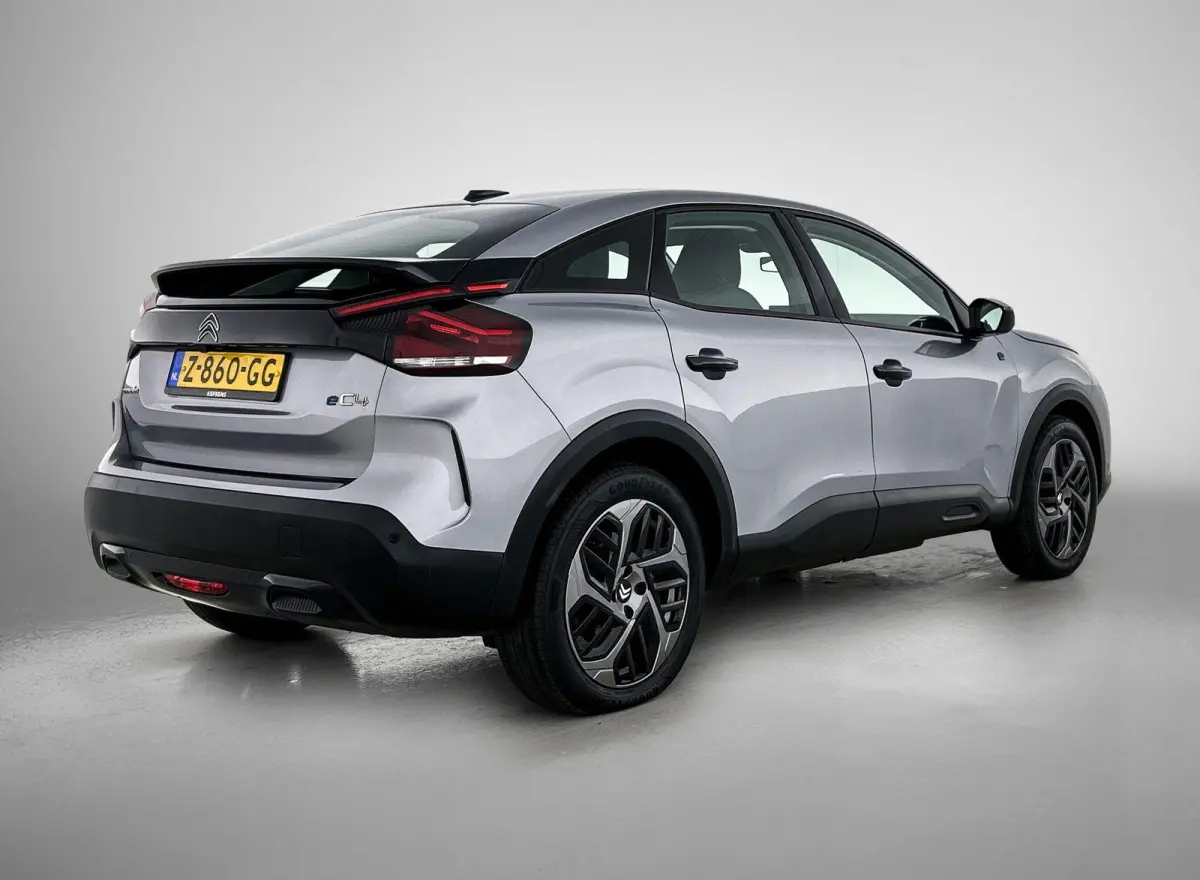 You 50 kWh 136pk | Accu 97% | Navigatie via Apple Carplay / Android Auto | Achteruitrijcamera | Climate Control | Cruise Control | Parkeersensoren | DAB+ radio | Armsteun | Stof/kunstlederen