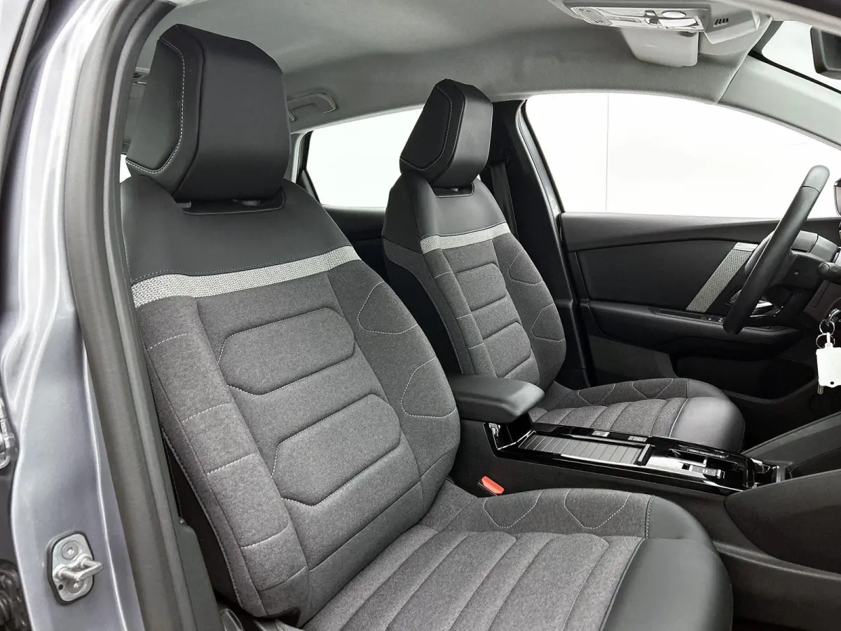 You 50 kWh 136pk | Accu 97% | Navigatie via Apple Carplay / Android Auto | Achteruitrijcamera | Climate Control | Cruise Control | Parkeersensoren | DAB+ radio | Armsteun | Stof/kunstlederen