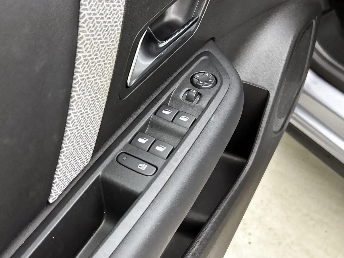 You 50 kWh 136pk | Accu 97% | Navigatie via Apple Carplay / Android Auto | Achteruitrijcamera | Climate Control | Cruise Control | Parkeersensoren | DAB+ radio | Armsteun | Stof/kunstlederen