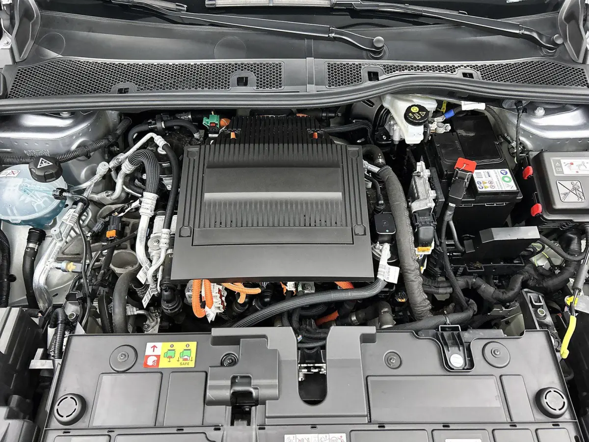 You 50 kWh 136pk | Accu 97% | Navigatie via Apple Carplay / Android Auto | Achteruitrijcamera | Climate Control | Cruise Control | Parkeersensoren | DAB+ radio | Armsteun | Stof/kunstlederen