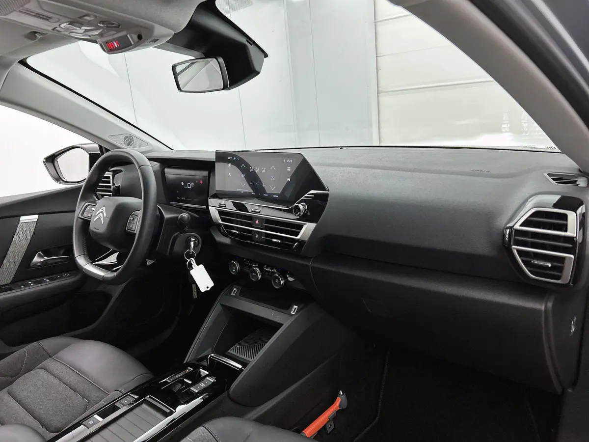 You 50 kWh 136pk | Accu 97% | Navigatie via Apple Carplay / Android Auto | Achteruitrijcamera | Climate Control | Cruise Control | Parkeersensoren | DAB+ radio | Armsteun | Stof/kunstlederen