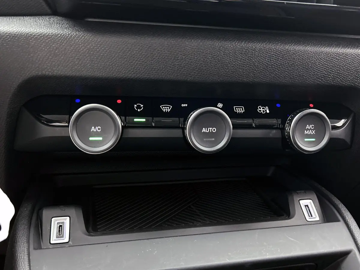 You 50 kWh 136pk | Accu 97% | Navigatie via Apple Carplay / Android Auto | Achteruitrijcamera | Climate Control | Cruise Control | Parkeersensoren | DAB+ radio | Armsteun | Stof/kunstlederen