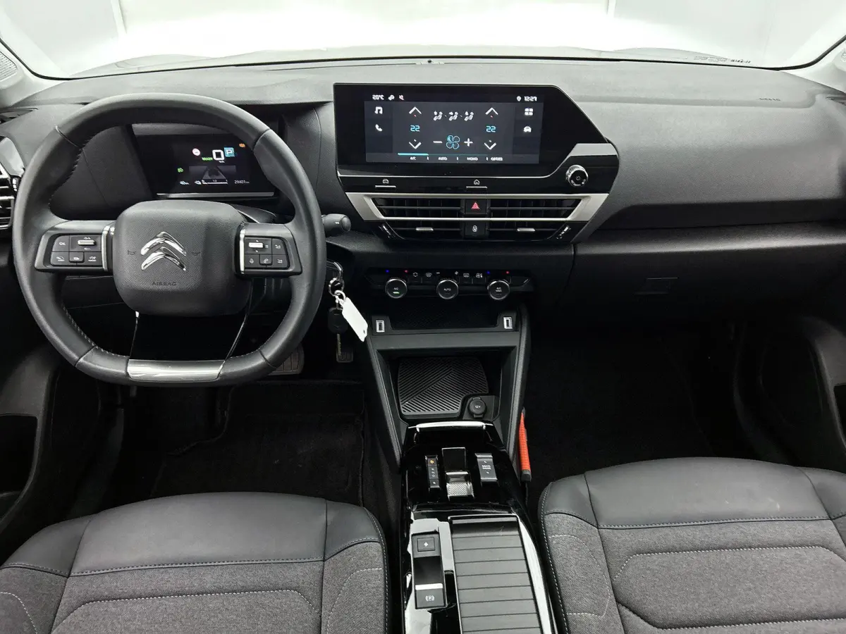 You 50 kWh 136pk | Accu 97% | Navigatie via Apple Carplay / Android Auto | Achteruitrijcamera | Climate Control | Cruise Control | Parkeersensoren | DAB+ radio | Armsteun | Stof/kunstlederen