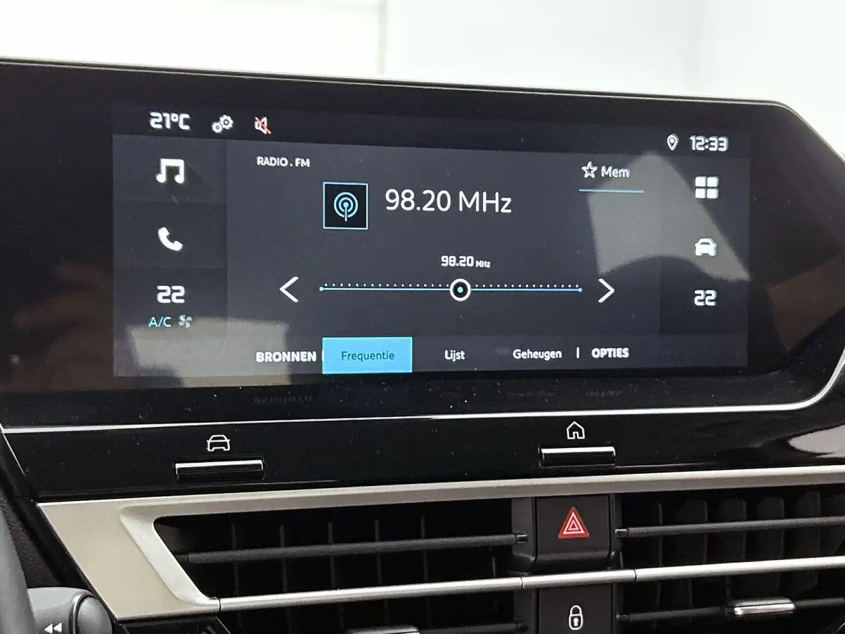 You 50 kWh 136pk | Accu 97% | Navigatie via Apple Carplay / Android Auto | Achteruitrijcamera | Climate Control | Cruise Control | Parkeersensoren | DAB+ radio | Armsteun | Stof/kunstlederen