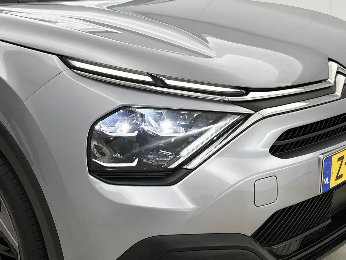You 50 kWh 136pk | Accu 97% | Navigatie via Apple Carplay / Android Auto | Achteruitrijcamera | Climate Control | Cruise Control | Parkeersensoren | DAB+ radio | Armsteun | Stof/kunstlederen